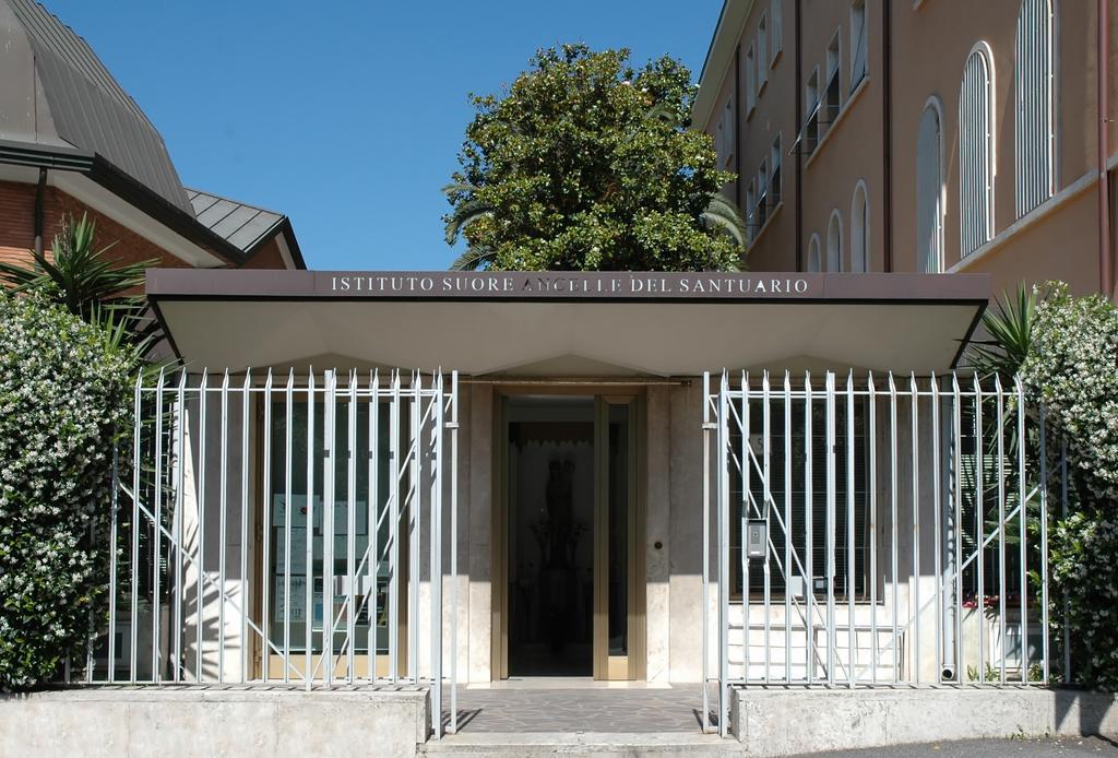Hotel Casa Religiosa Per Ferie Ancelle Del Santuario Řím Exteriér fotografie
