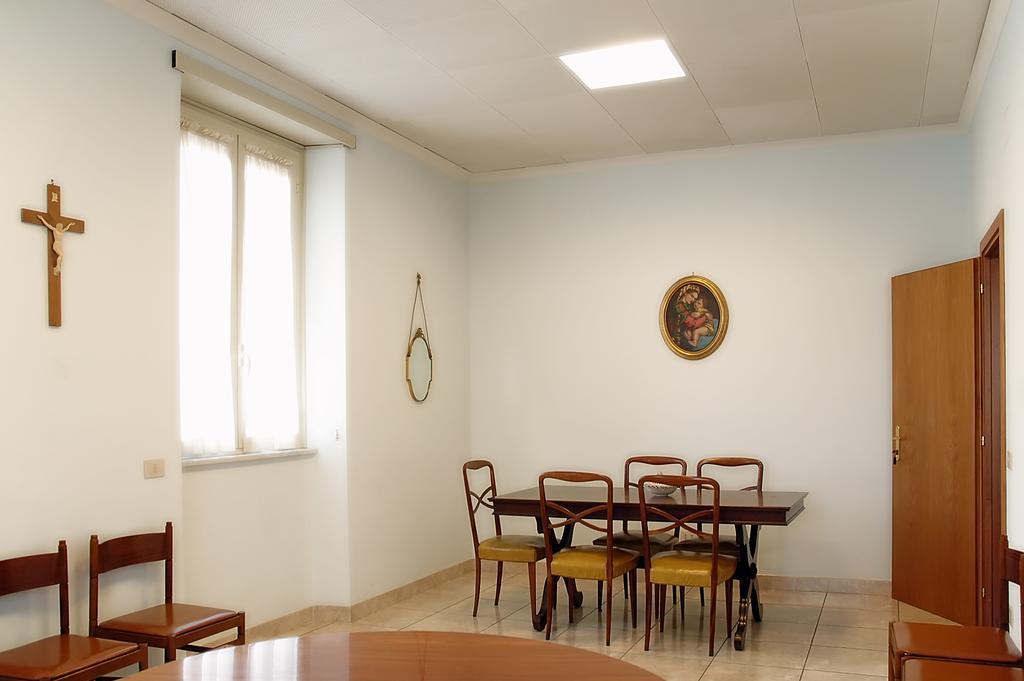 Hotel Casa Religiosa Per Ferie Ancelle Del Santuario Řím Exteriér fotografie