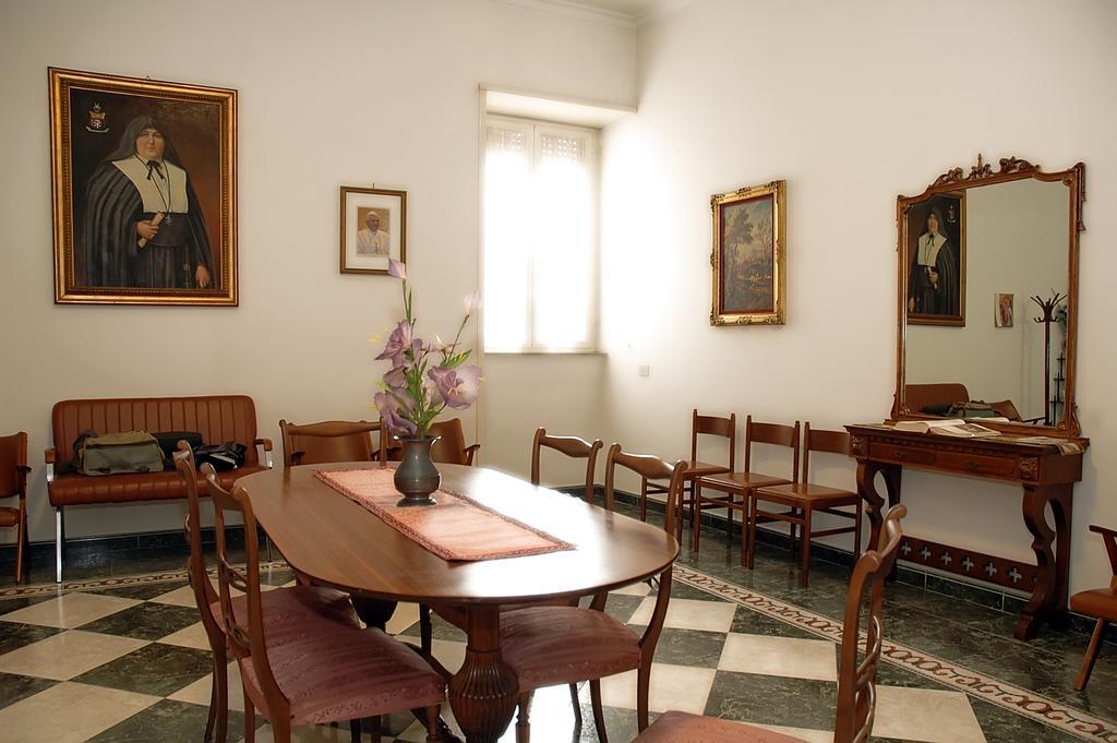 Hotel Casa Religiosa Per Ferie Ancelle Del Santuario Řím Exteriér fotografie