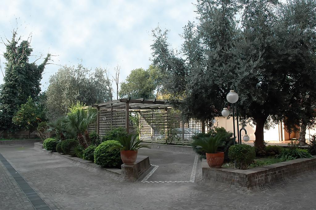 Hotel Casa Religiosa Per Ferie Ancelle Del Santuario Řím Exteriér fotografie